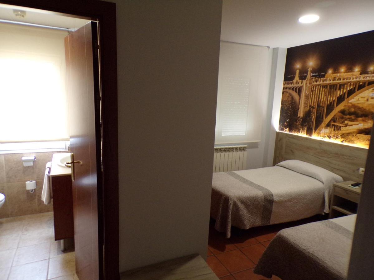 Hostal Serruchi Teruel Extérieur photo